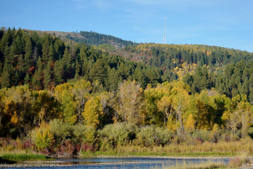 Sleepy J Cabins Swan Valley Esterno foto