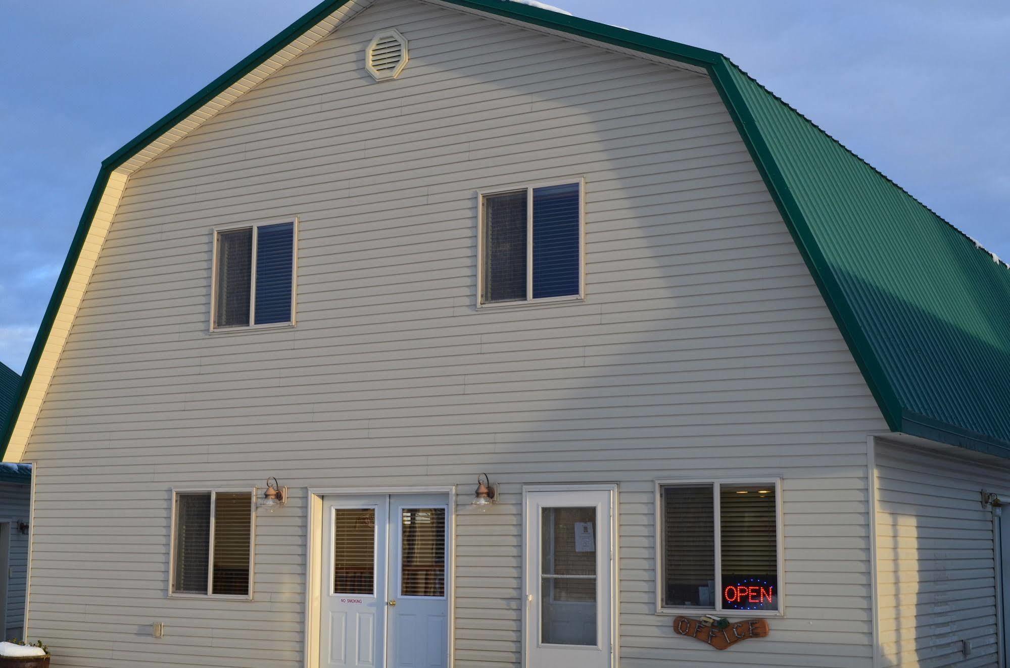 Sleepy J Cabins Swan Valley Esterno foto