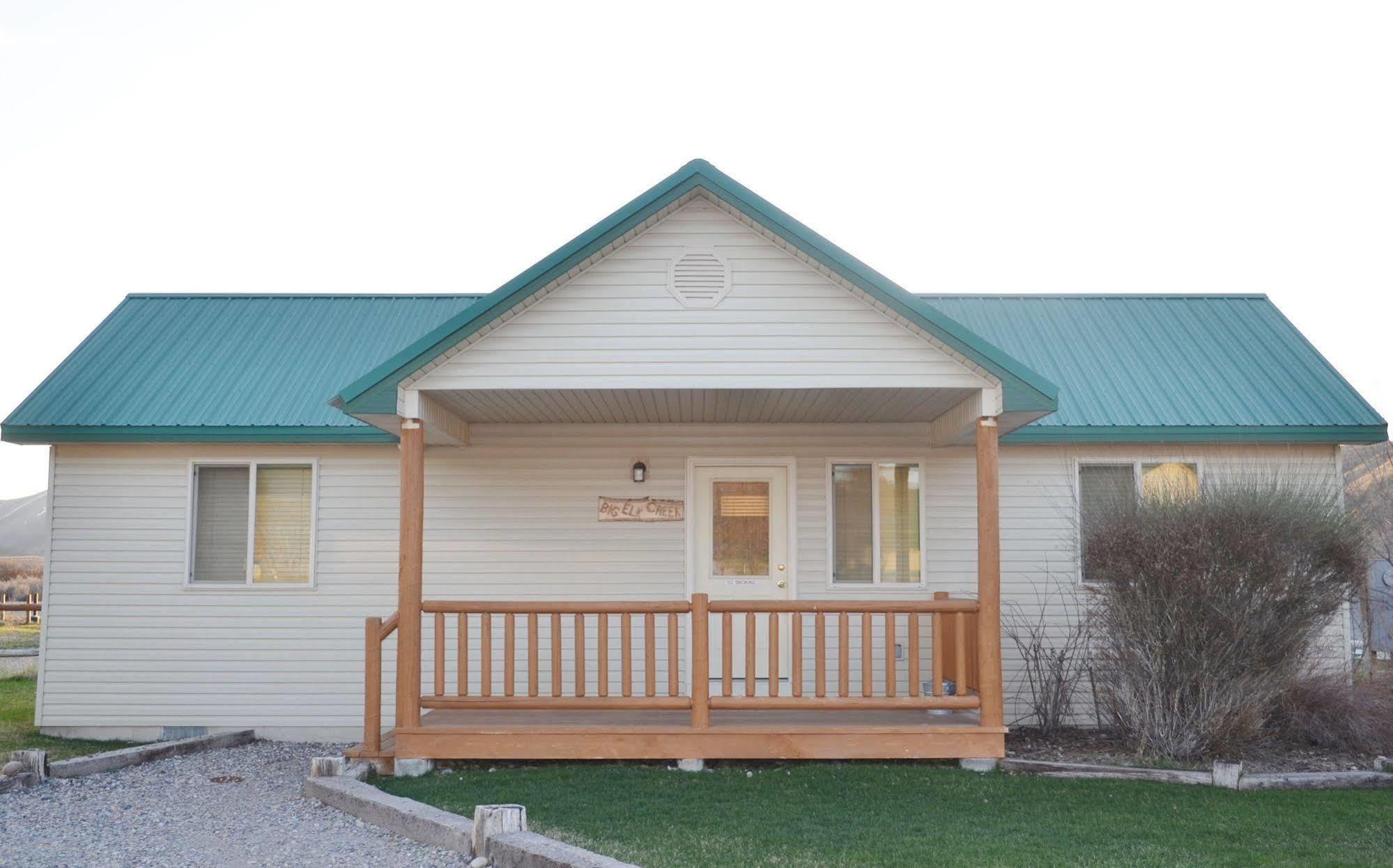 Sleepy J Cabins Swan Valley Esterno foto
