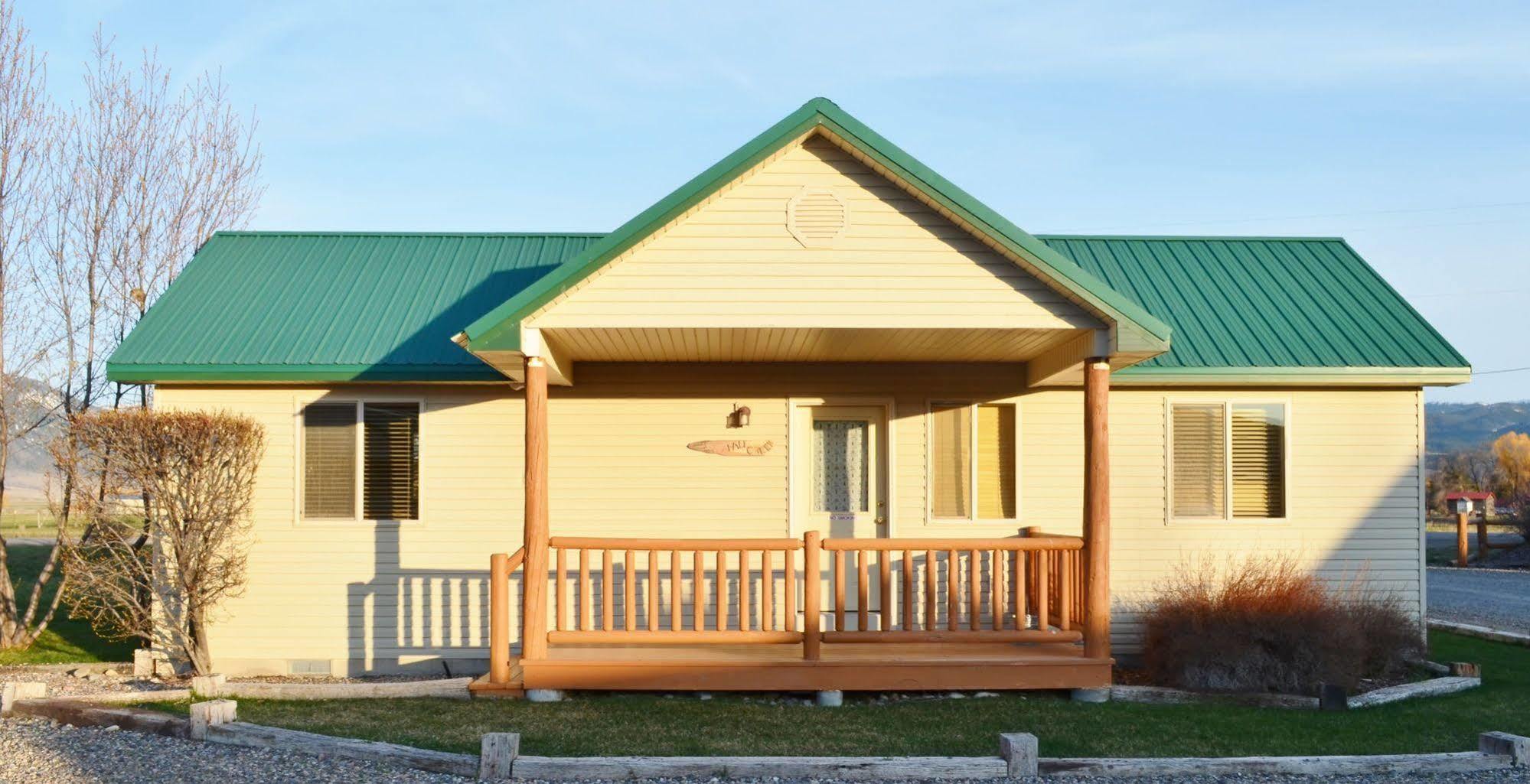 Sleepy J Cabins Swan Valley Esterno foto