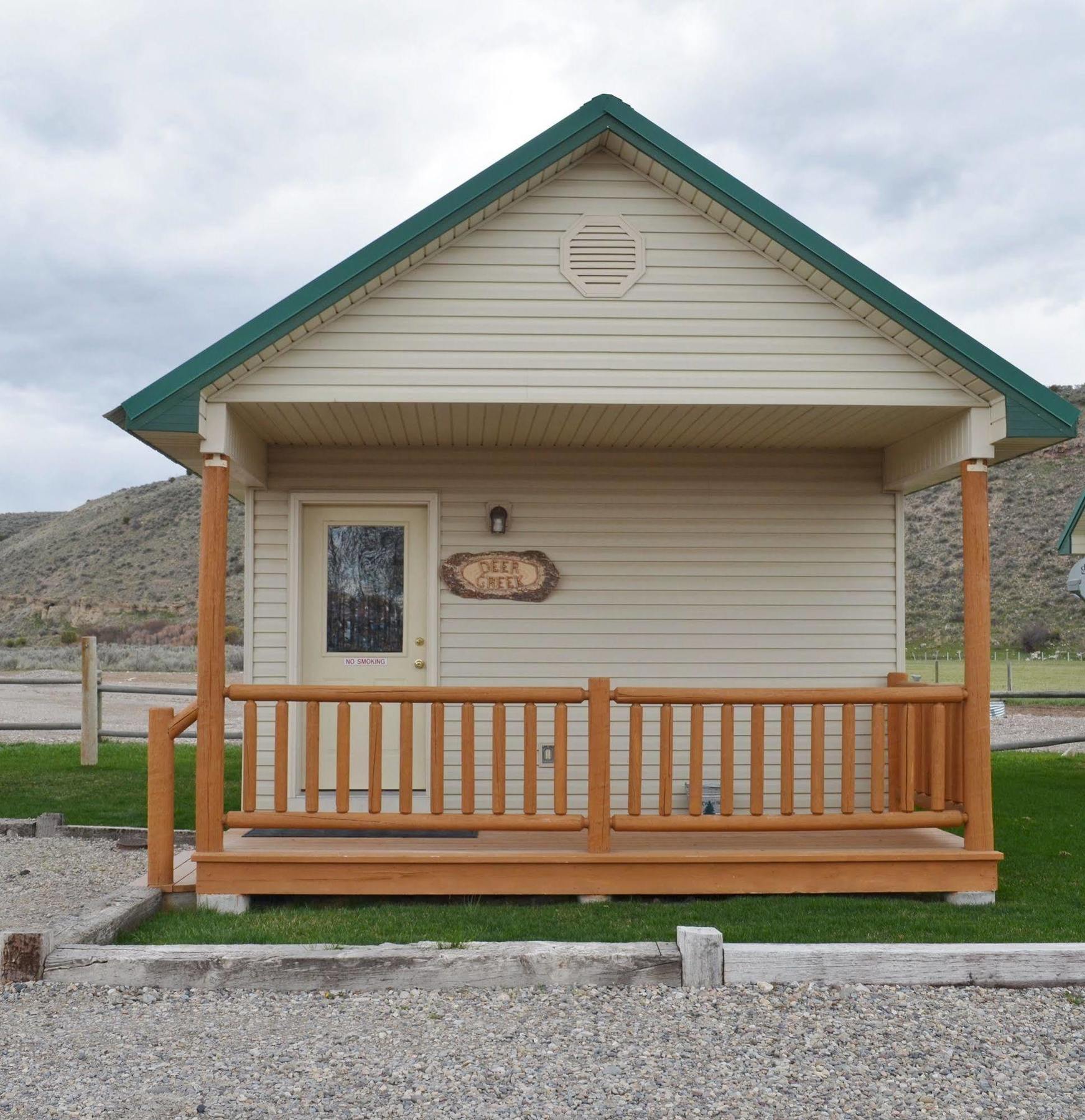 Sleepy J Cabins Swan Valley Esterno foto